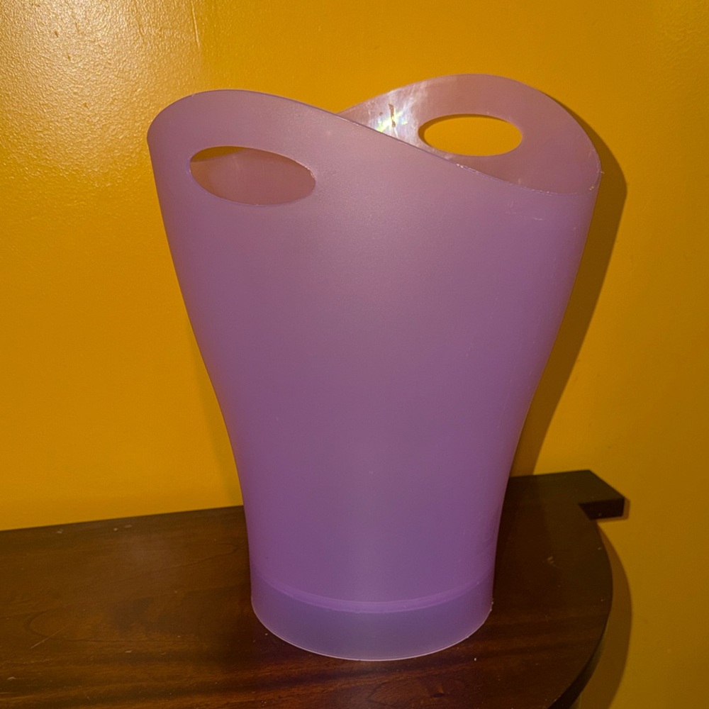 Purple Trash Bin 🗑️